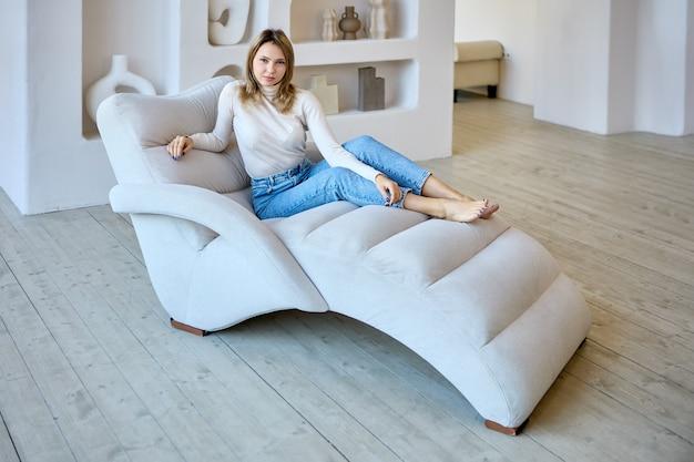  Дизайнерские подушки для модной мягкой мебели